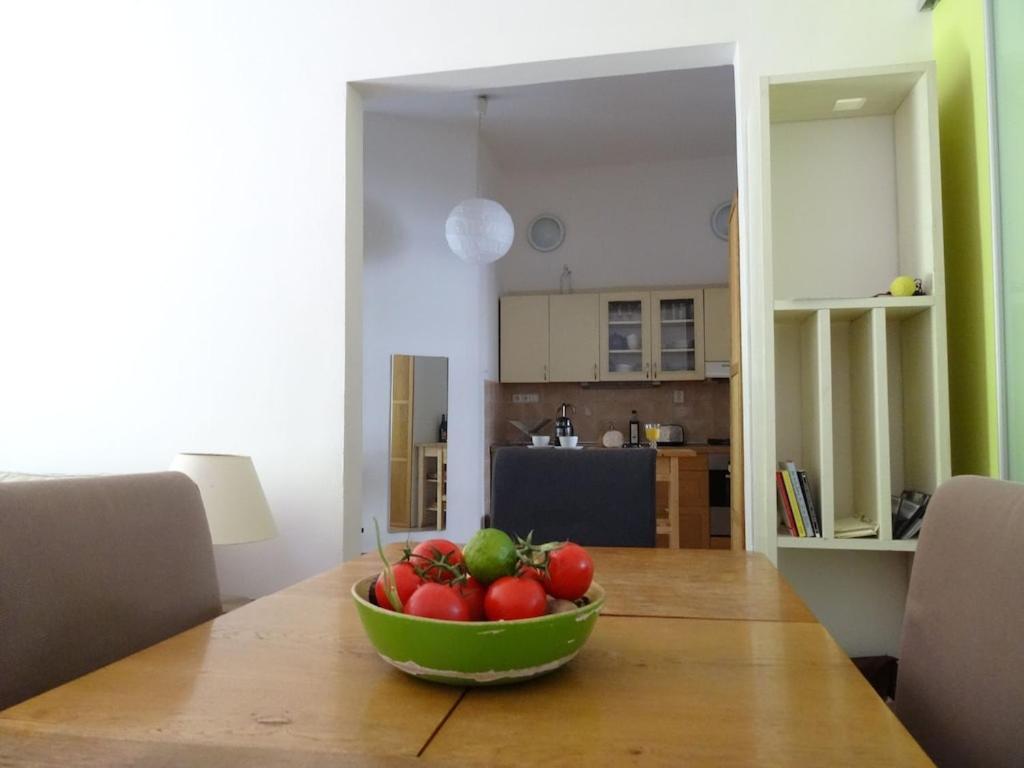 Garden Apartment On Art Nouveau Street In Central Πράγα Εξωτερικό φωτογραφία